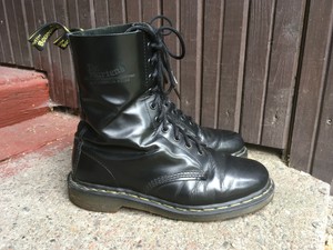 dr martens 10105