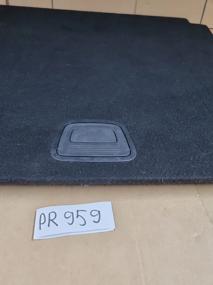 Mercedes-Benz A180d Sport 2019 1,5 diésel revestimiento de piso de arranque trasero automático A1776800500 Foto 4 de 4