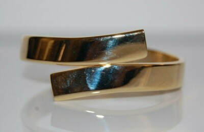 ELEGANT COUTURE SHINNY GOLD TONED METAL MODERN STYLE STATEMENT HINGED BRACELET