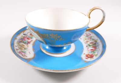 Frankreich Sevres Tasse und Untertasse mit Watteau-Szene blau 1868 S.68