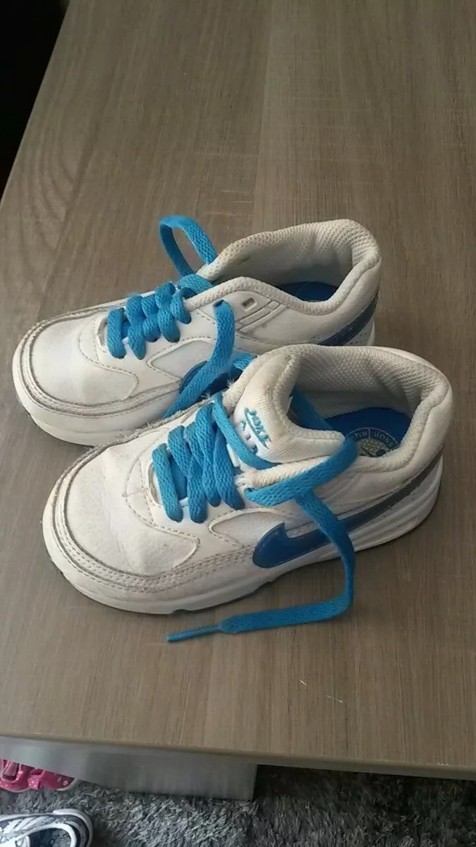 BASKET NIKE gar on taille 23 5