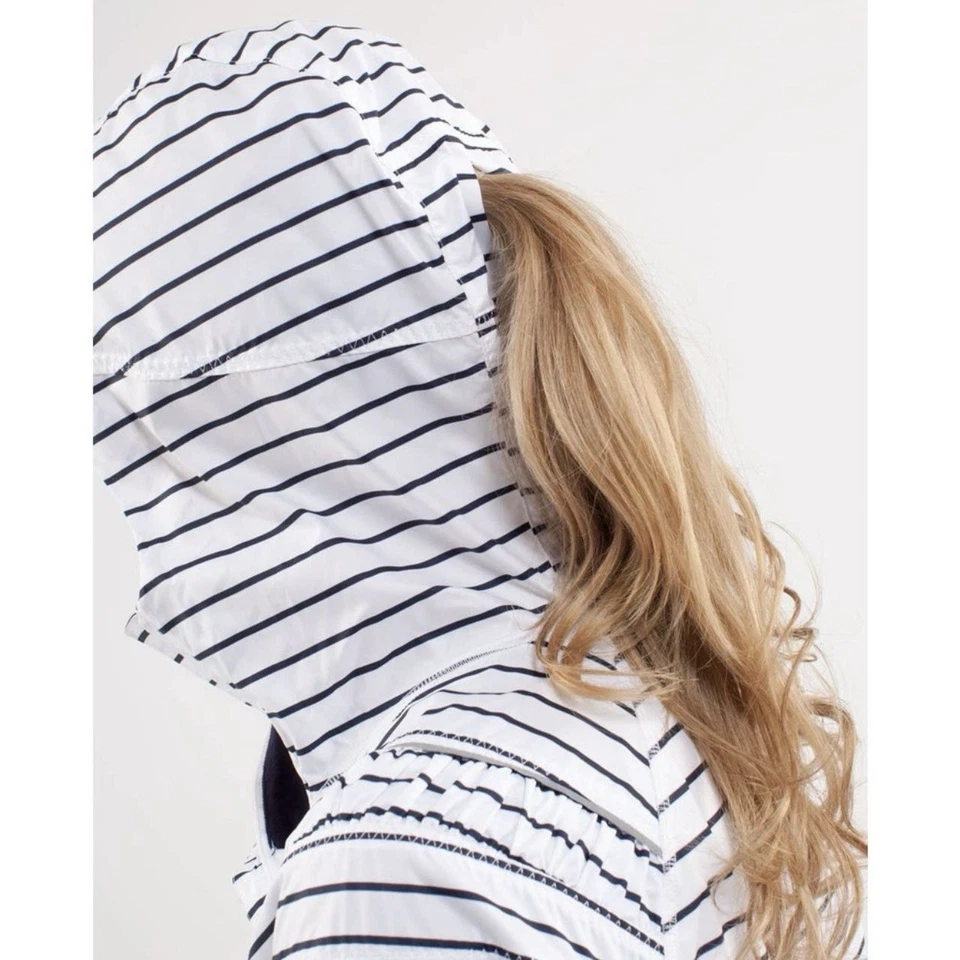 Pullover Lululemon Pack and Go Talla 6 Estampado a Rayas Silenciosas Blanco Azul Deportivo Preppy Foto 2 de 4