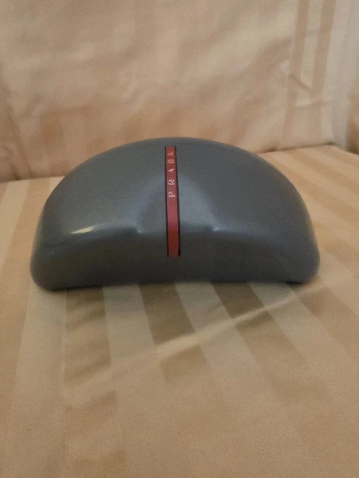 Gafas de sol deportivas Prada grises duras deportivas medianas estuche muy limpio Foto 2 de 4