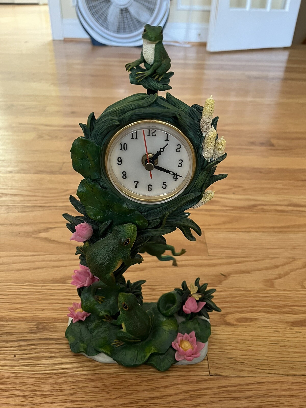 12” Tall Frog Toad Family Pendulum Lily Pad Clock Pink Flowers Cattail UNIQUE!!