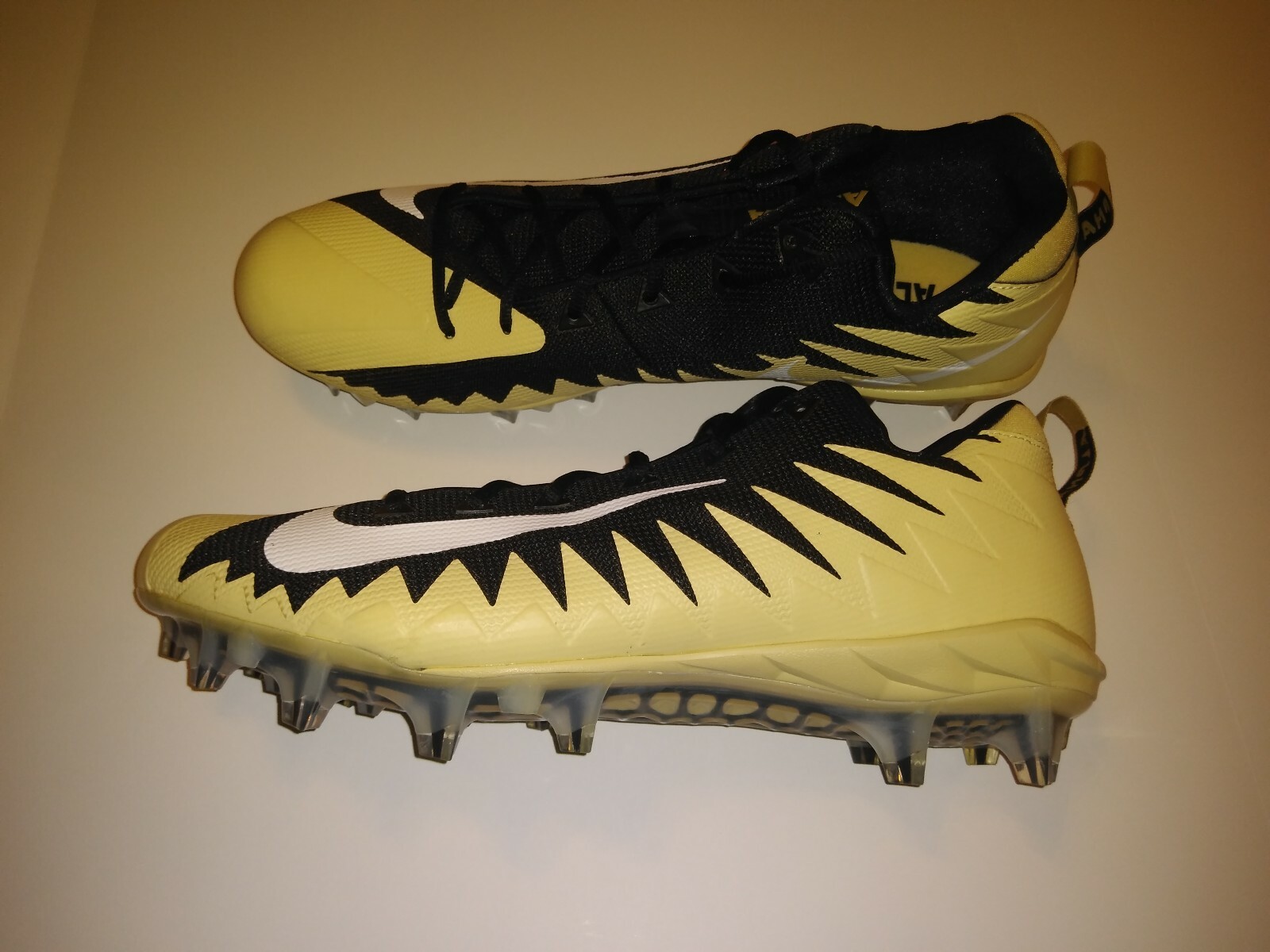 nike alpha menace pro low