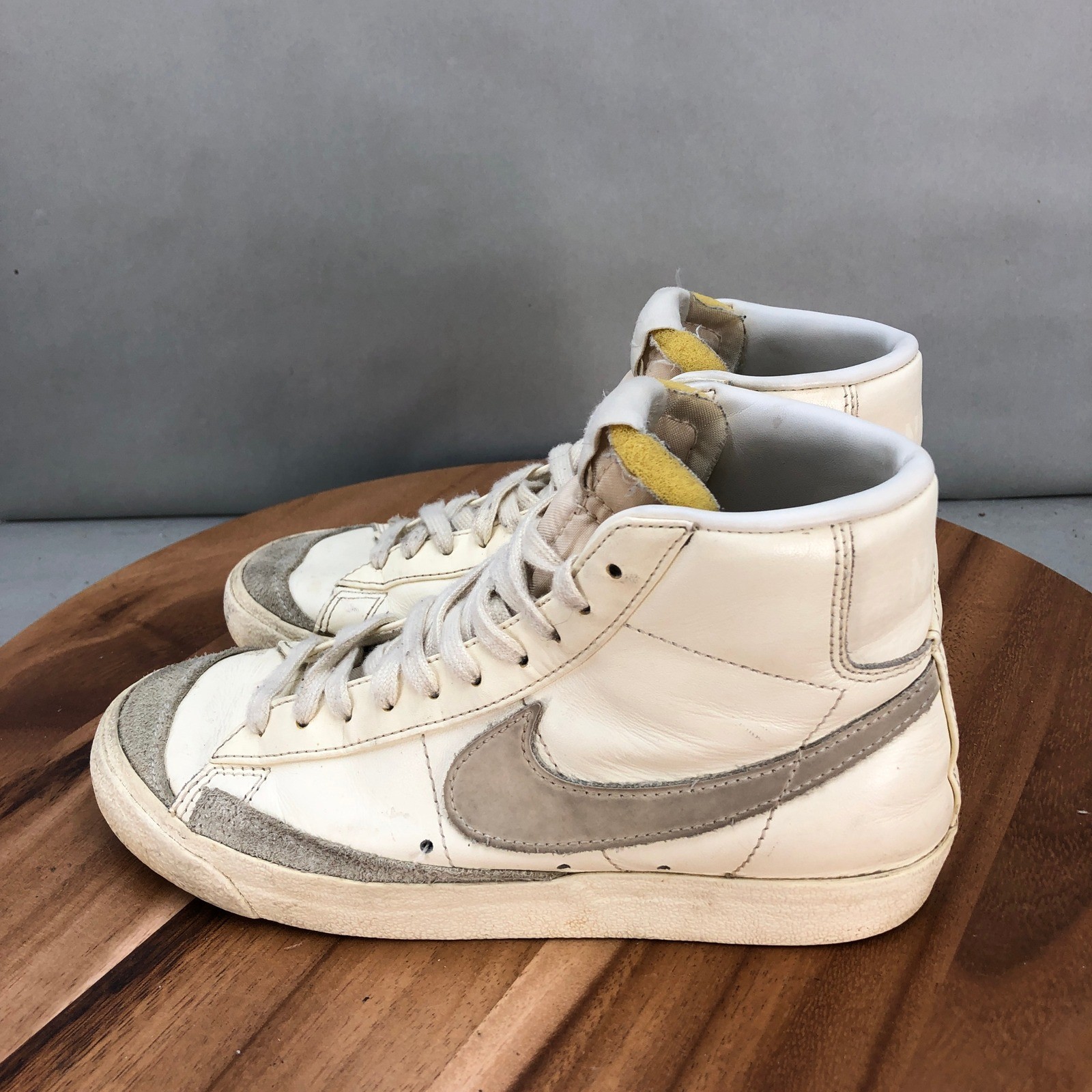 Nike Blazer Mid 77 Cream Gray Leather High Top Sneakers Shoes Womens 6.5 thumbnail 3
