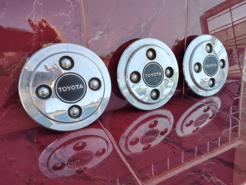 1983 - 1987 年丰田卡罗拉 Tercel 中心盖套装 (3) 原始设备制造商 # 716913-PA 复古 — 第 3/4 张图片