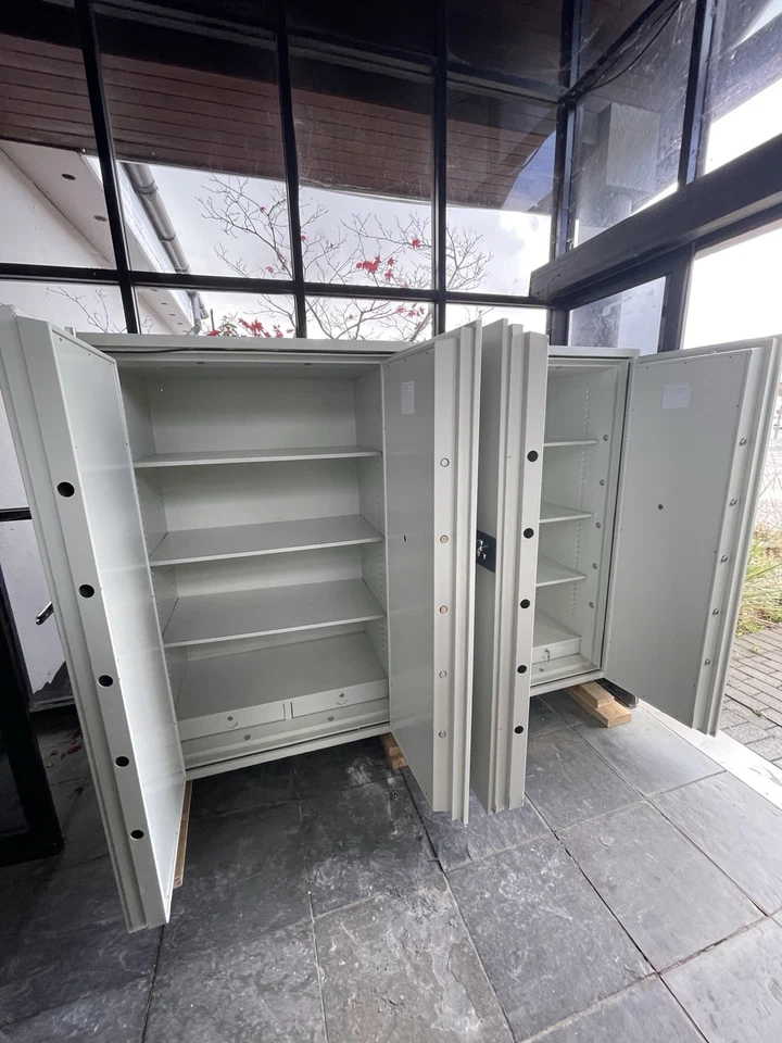 Phoenix 1900 Fire Commander Safe (Large Fire Safe Cabinet) - Image 4 of 4