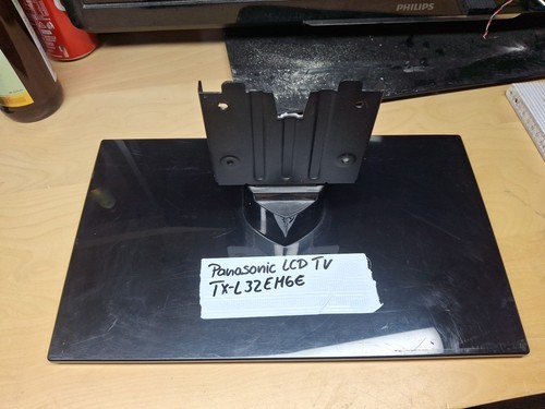 PANASONIC LCD TV TX - L 32EM6 E " Standfuss mit OriginalSchrauben " Fernsehr BRD