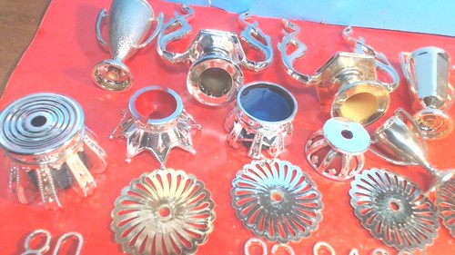 Vintage-Topper Trofeo-24-Date-CORONA-Figurina-Plastica Colorata Argento e Ottone- - Foto 7 di 8