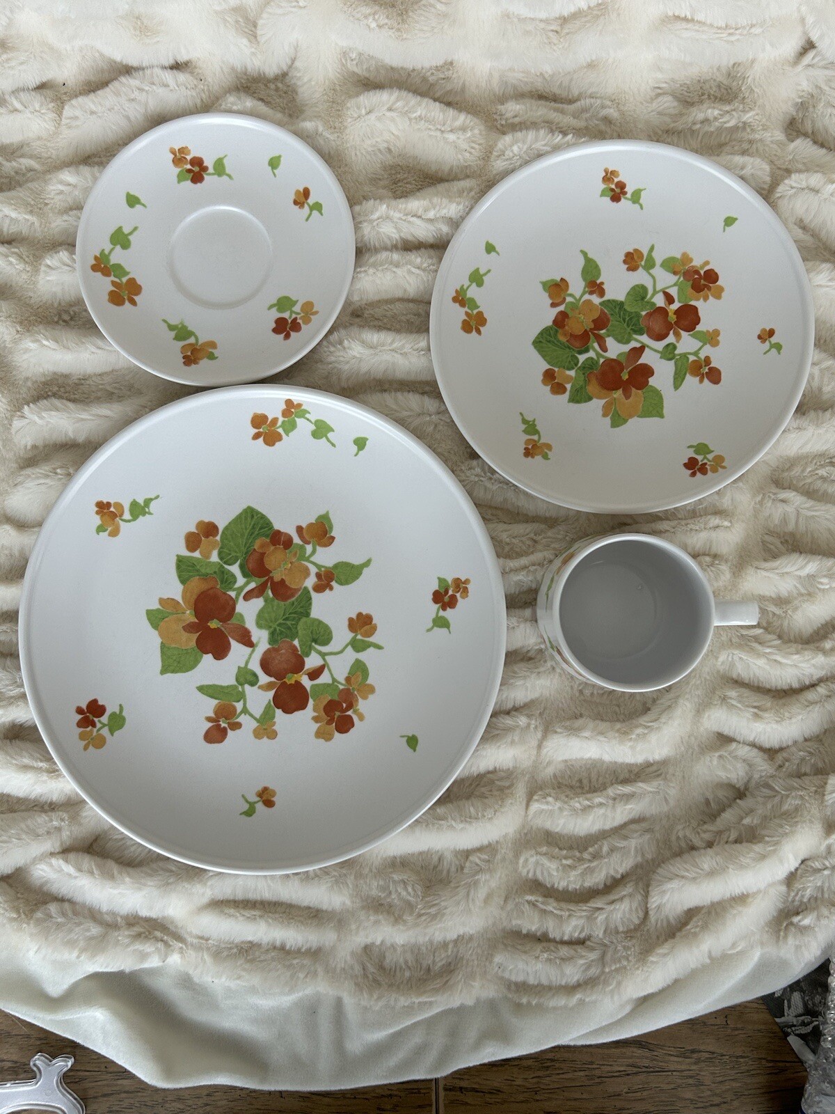 Noritake Progression Happy Days Vintage 1974 1981 4 Piece Dinnerware Set EUC