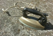 FER À REPASSER ancien 