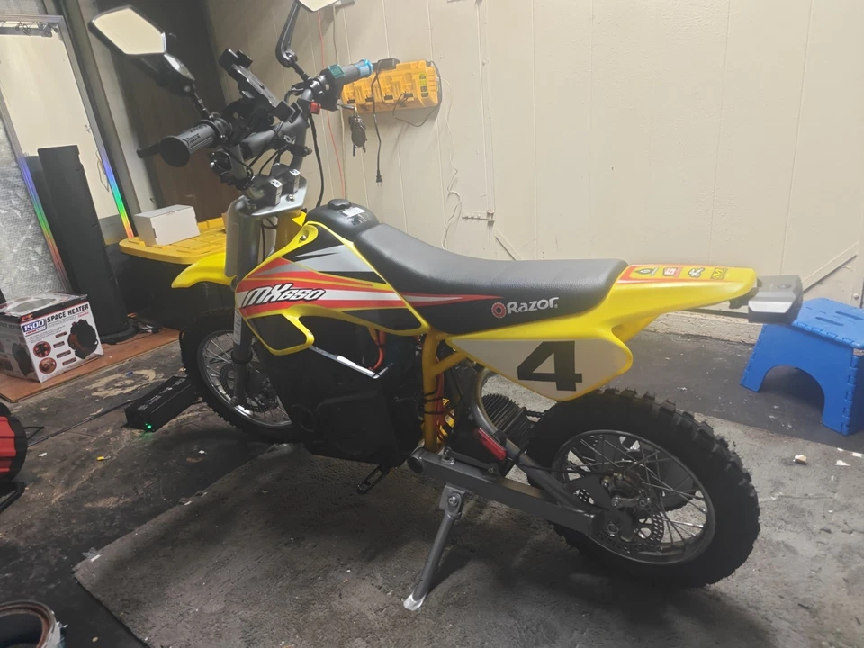 Razor MX 650 Electric Dirt Bike 72 Volt - Image 3 of 4