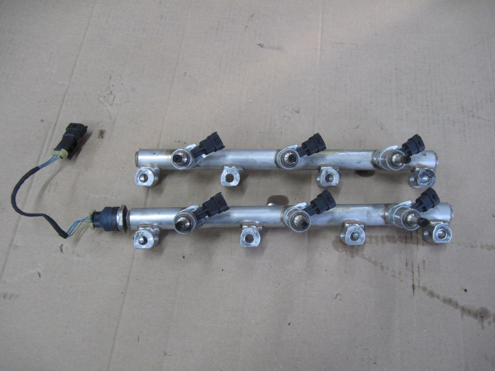 Maserati Ghibli 2015 RIGHT Fuel rail
