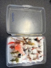 (25) Vintage Hand Tied Fly Fishing Flies Dry Fishing Flies With Flambeau Box