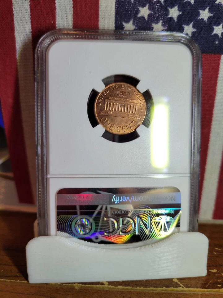 1988 Lincoln Memorial **Rare Flared "G"** ((Reverse Of 1989)) NGC Unc. Detail - Image 2 of 4