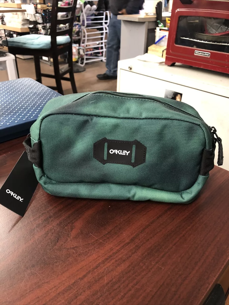 Oakley street sale beauty case