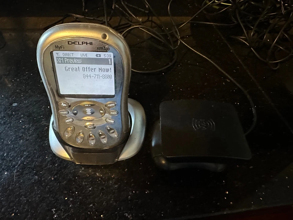 Delphi MyFi Portable XM2go XM Portable Satellite Radio Receiver w/Extras Vintage - Image 4 of 4