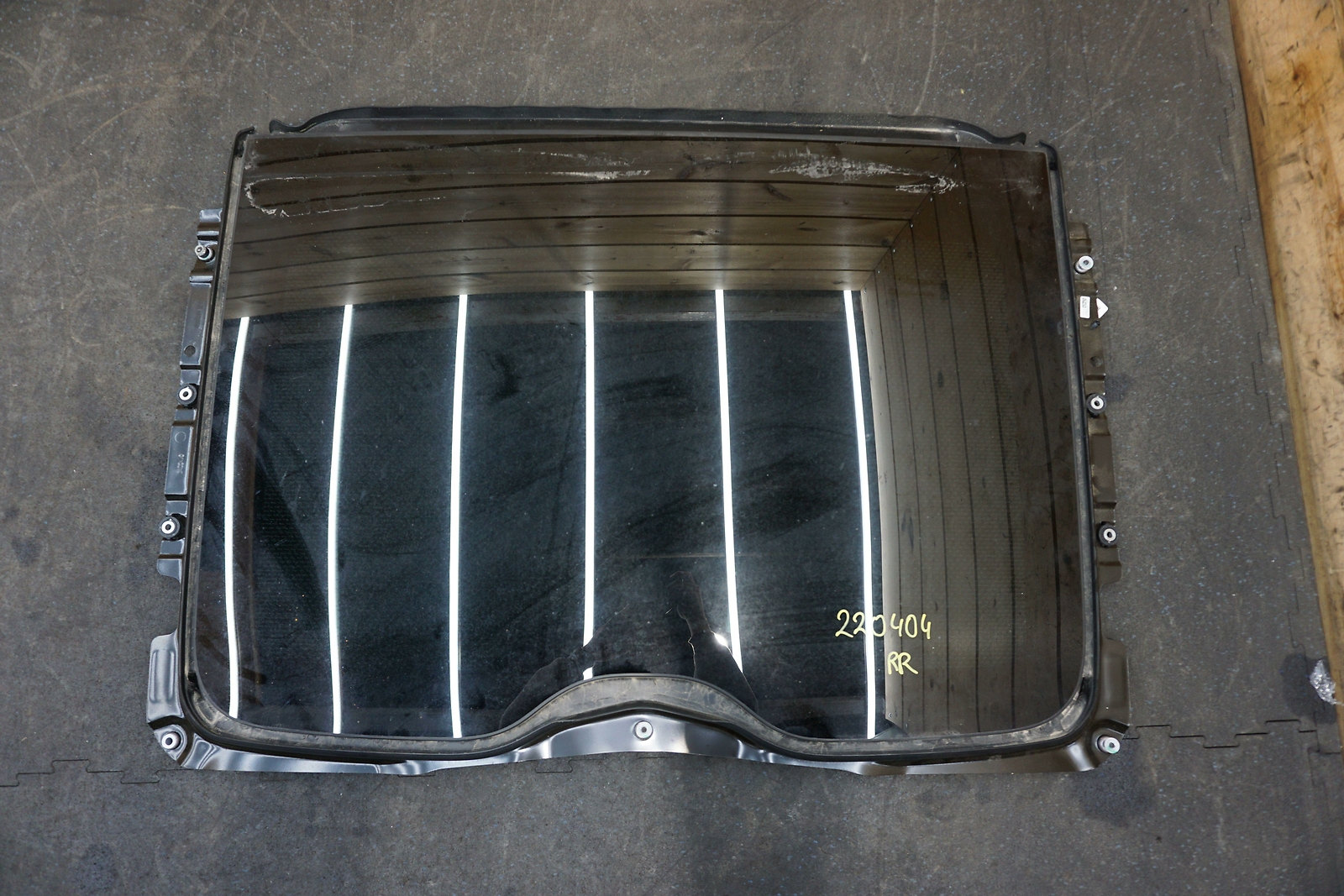 Rear Sunroof Roof Window Glass Panel Laminated 54107359333 BMW 750 