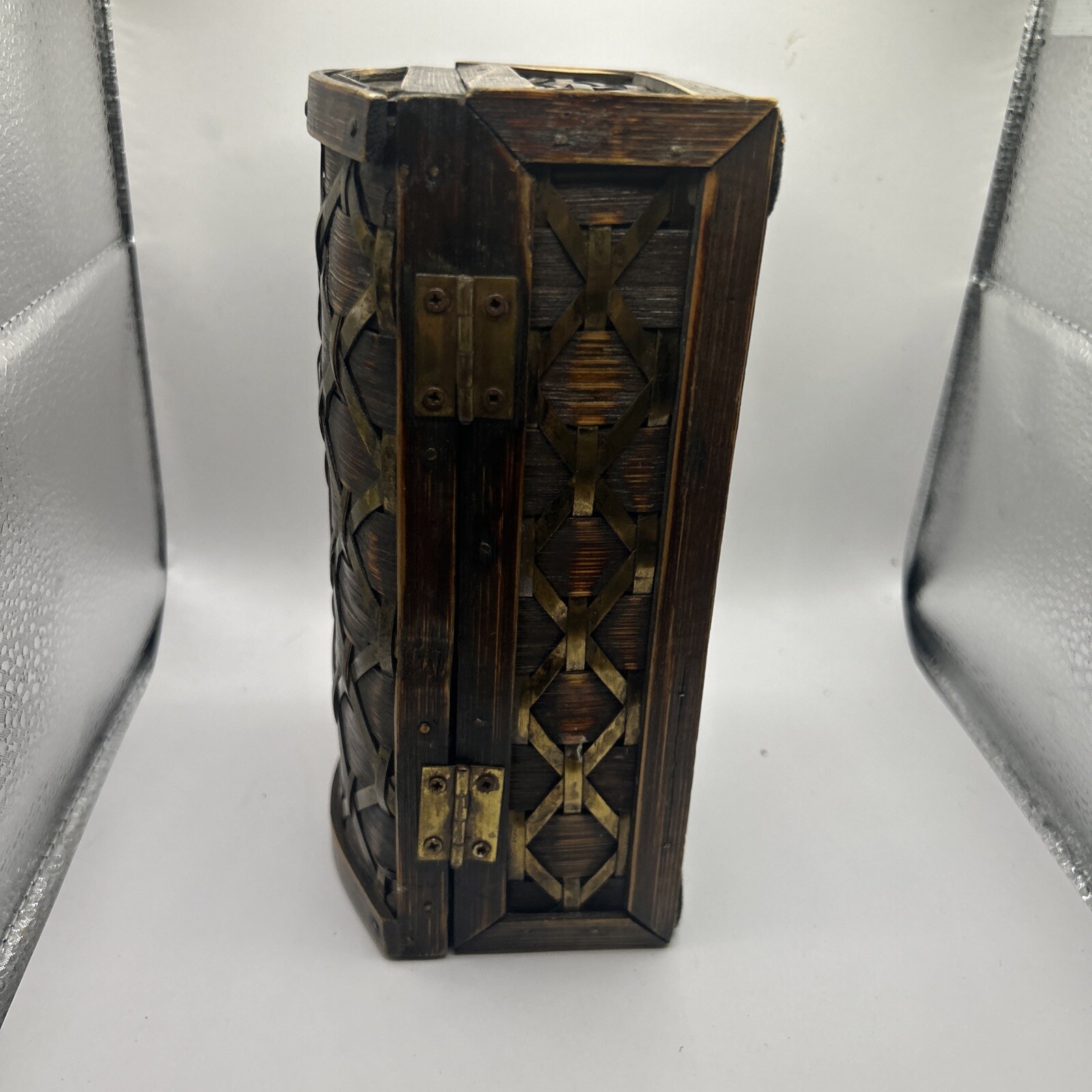 VINTIQUEWISE Wicker Wood Box With Metal Latch & Cross Hatched Silvertone Design.