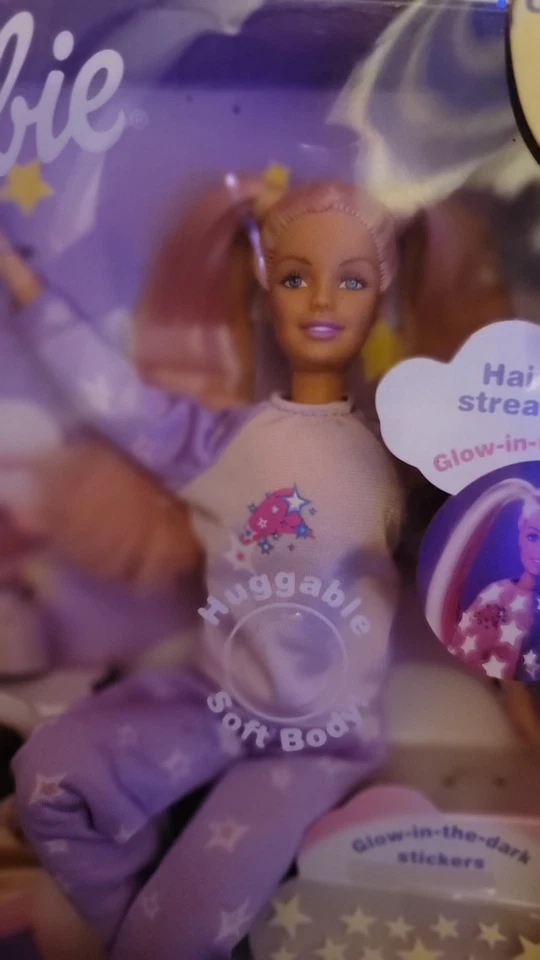 Pinzas para el cabello vintage Barbie Dream Glow Doll Brillan en la oscuridad NUEVO 2001 cuerpo suave Foto 3 de 4