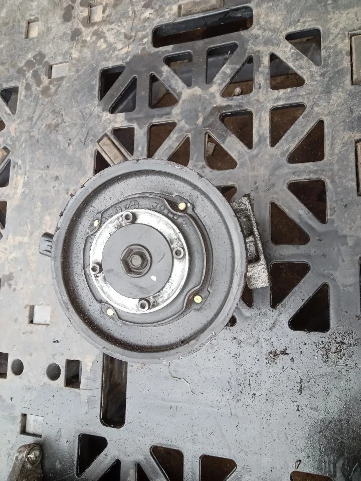 Б/у компрессор кондиционера подходит: 2014 Hyundai Accent ручной контроль температуры класса A - Изображение 4 из 4