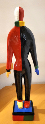 Aus Museumsshop: Replikation der Skulptur  Sportsmen  von Kasimir Malewitsch