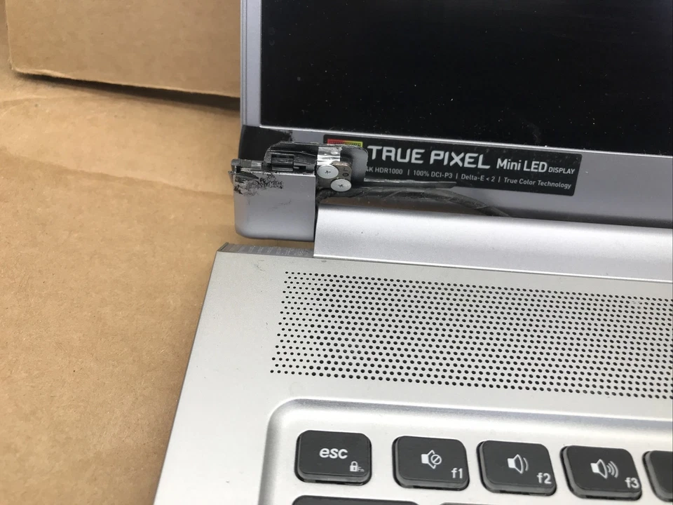 MSI Creator 17 A10SGS 17.3" i7-10875H 2.3GHz 32GB RTX 2080 SUPER 8GB Sin Unidad/S Foto 2 de 4