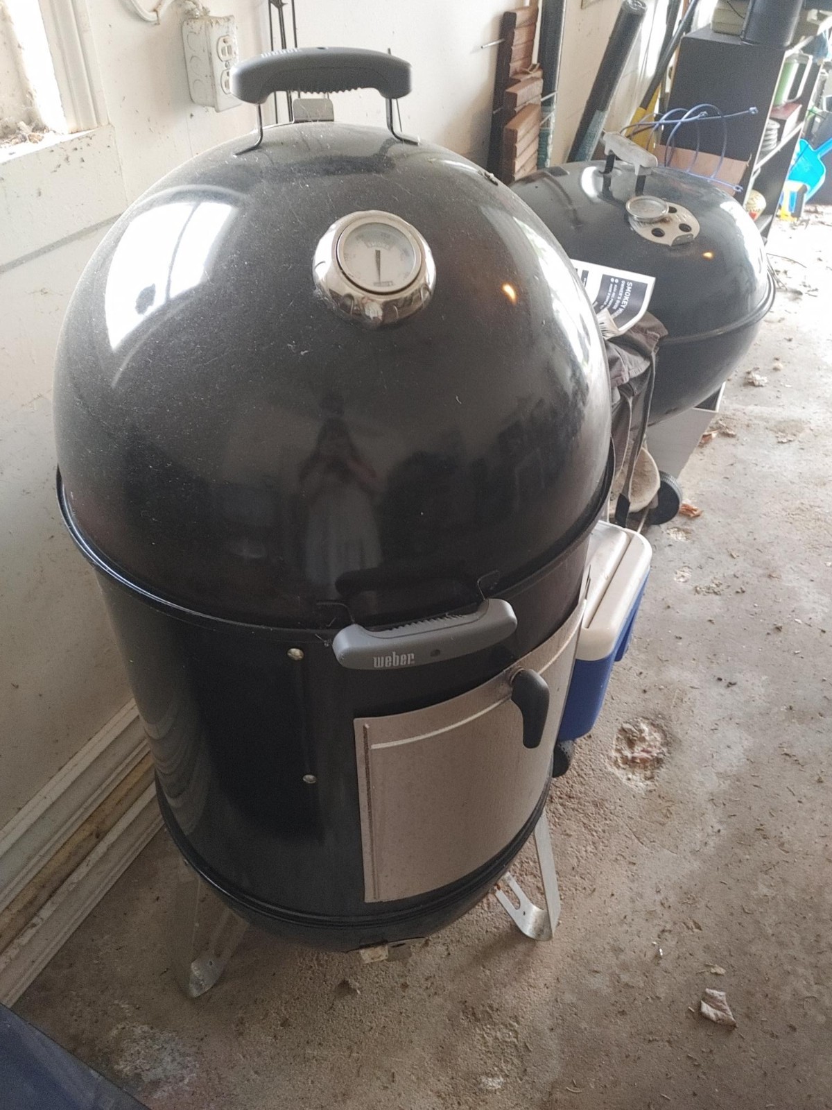 Weber Smokey Mountain Cooker 22-Inch Charcoal Smoker with ap