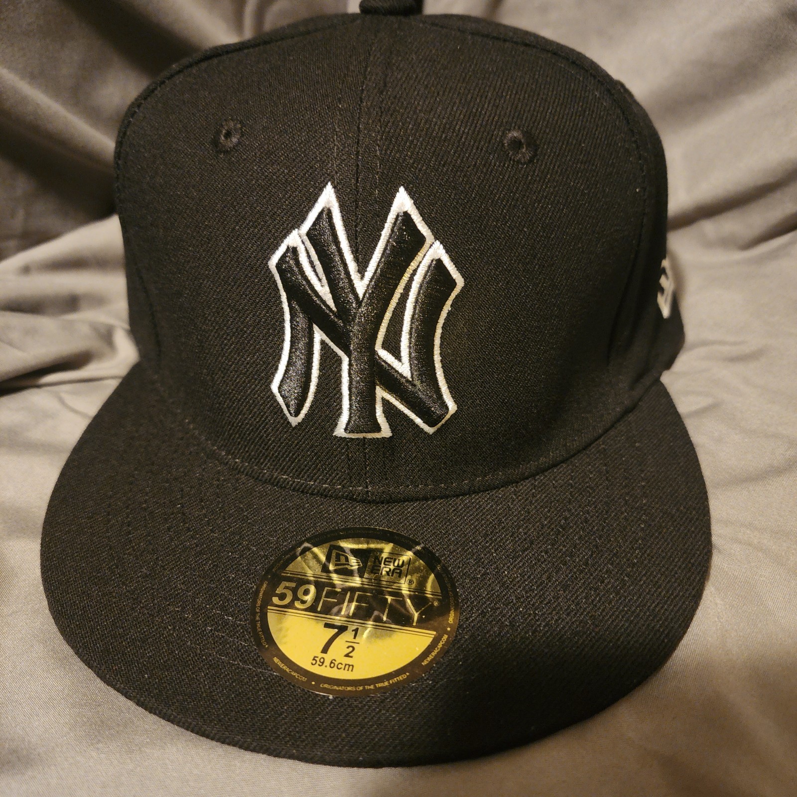 New Era NY Yankees Men's Fitted Cap - Black (59FIFTY)
