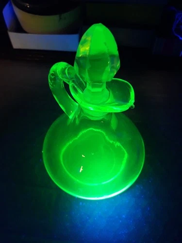 vintage uranium depression glass cruet w/ stopper green