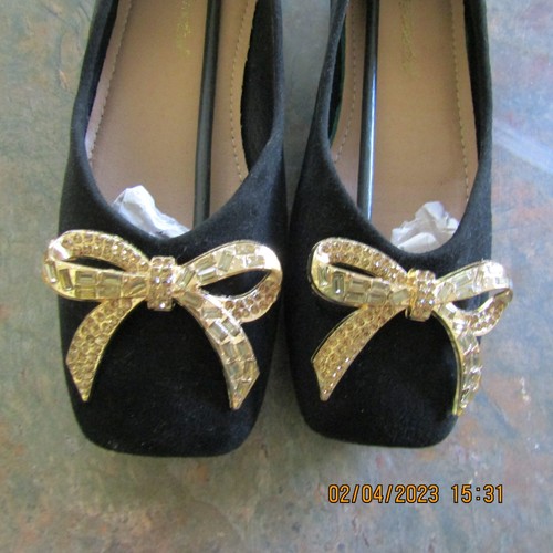 Size 10 Girls Beautiful Black Suede Look With Gold Metal Bow On Front Party Shoe - Picture 4 of 7