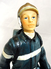 Statuette Pompier NEM N°145 – Sapeur-pompier Avec Rouleau, 29 Cm, Résine PVC