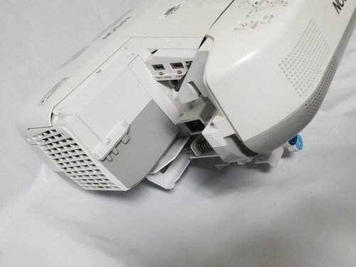 Epson PowerLite 575W Projector LCD Ultra-Short-Throw-Working - Picture 6 of 10