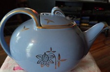 Vintage Hall 0749 Teapot. Design Gold. Holds Up To 6 Cups Made In The USA.