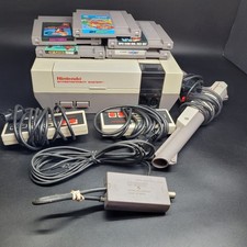 Original Nintendo NES Console Bundle 2 Controllers Games Zapper & 5 Games 