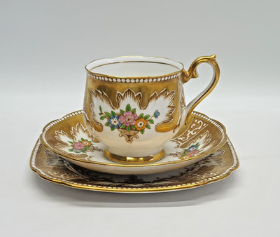 Royal Albert Crown China Gold Teetasse, Untertasse & Teller Royalty Muster um 1932