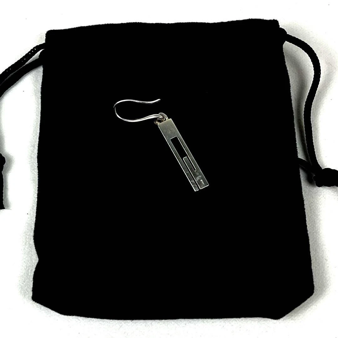 Gucci boucle d'oreille simple découpe logo G plaque crochet argent avec sac de rangement accessoires
