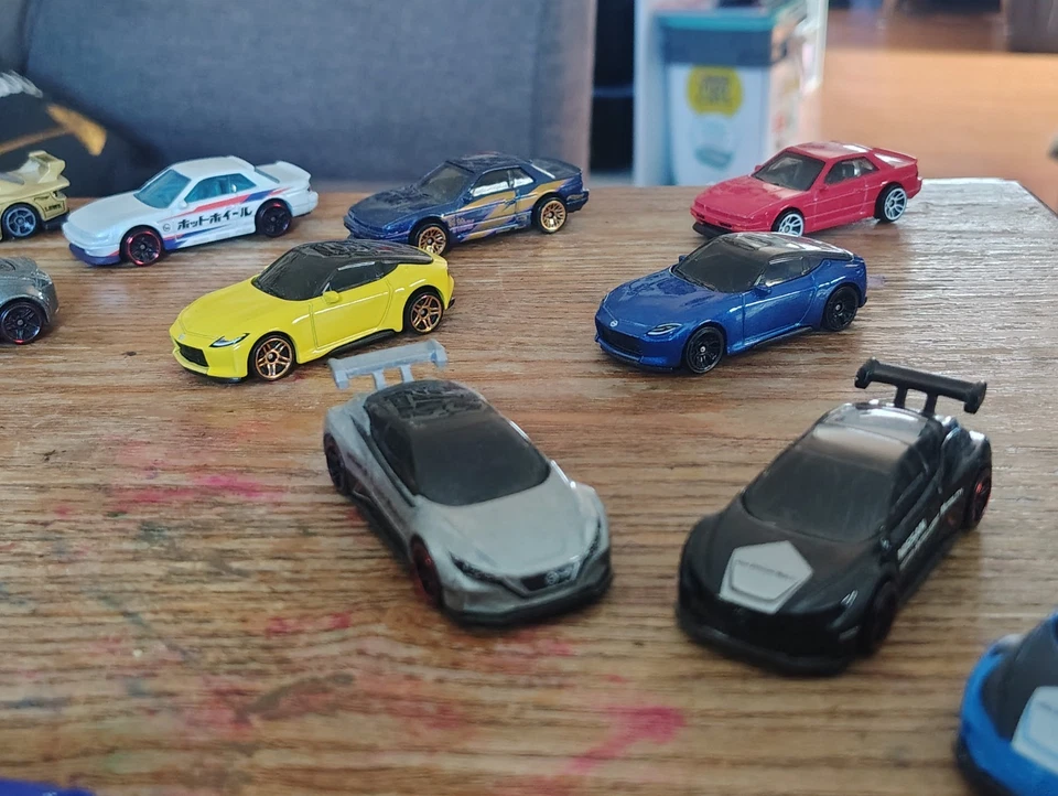 Lote de 45 autos sueltos Hot Wheels Nissan Premium y Mainline Foto 2 de 4