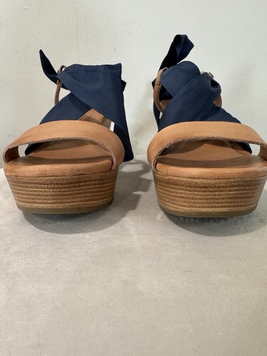 UGG Brown Leather Navy Blue Tie Wrap Sedona Sandals Wood Wedge Sz 8 / 39 - Picture 3 of 8