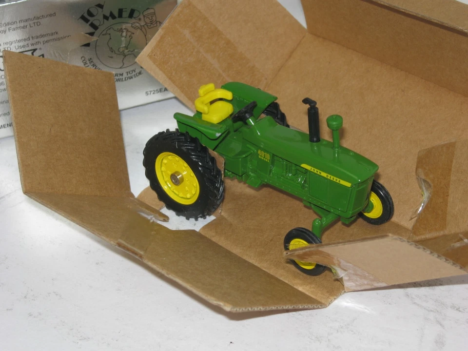 1/43 JOHN DEERE 4010 TOY FARMER SHOW TRACTOR NIB 1993 vintage - Image 2 of 3