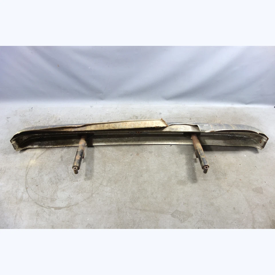 Cubierta de parachoques trasero de aluminio dañada para BMW E23 733i serie 7 1978-1979 con amortiguadores OEM Foto 2 de 4