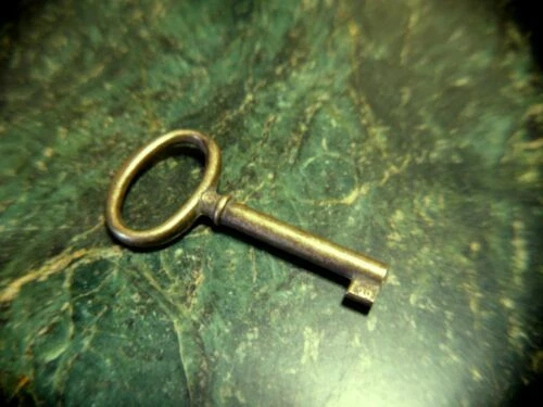 Meubles de rangement du XIXe siècle dorés XIXème et avant