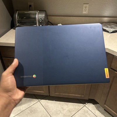 Lenovo Slim 3 Chromebook 14'' Touch (64GB eMMC, 1.50 GHz, 4GB) Laptop