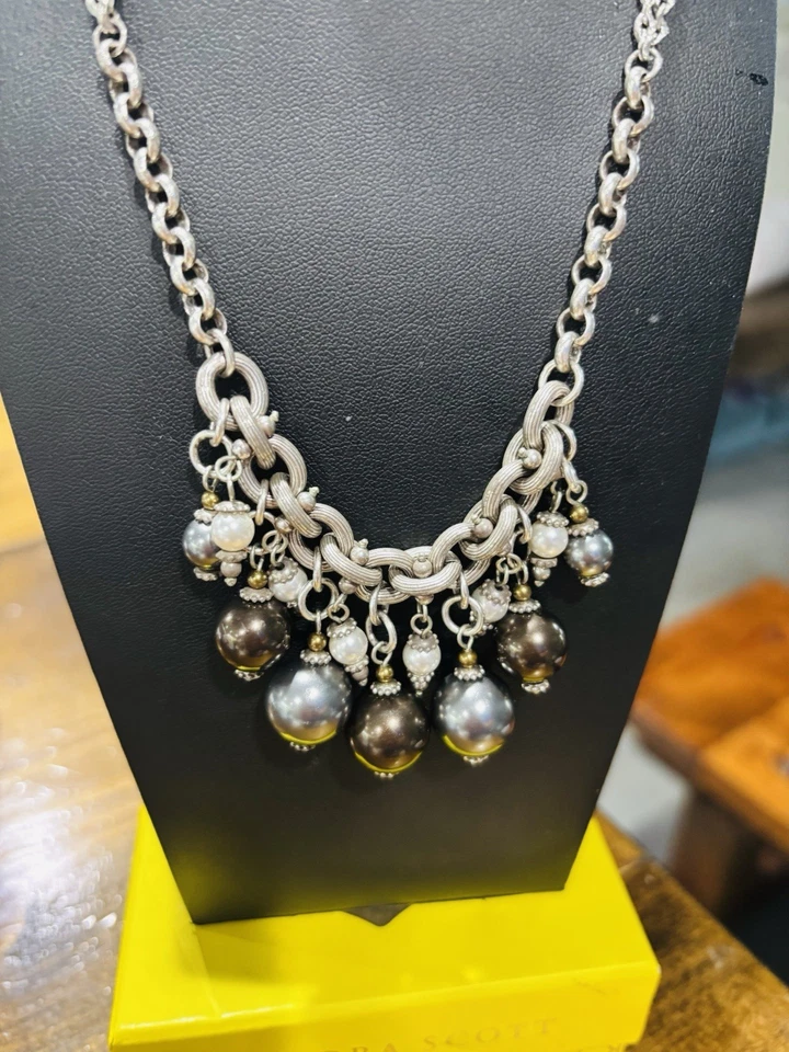 Collar colgante Brighton BAUBLE BATH perlas grises Foto 2 de 4