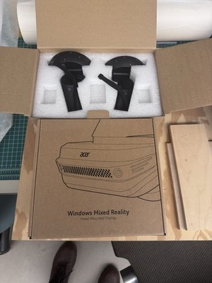 Acer Mixed Reality Headset H7001 1440x1440 LCD HDMI, Headset Sealed Untested