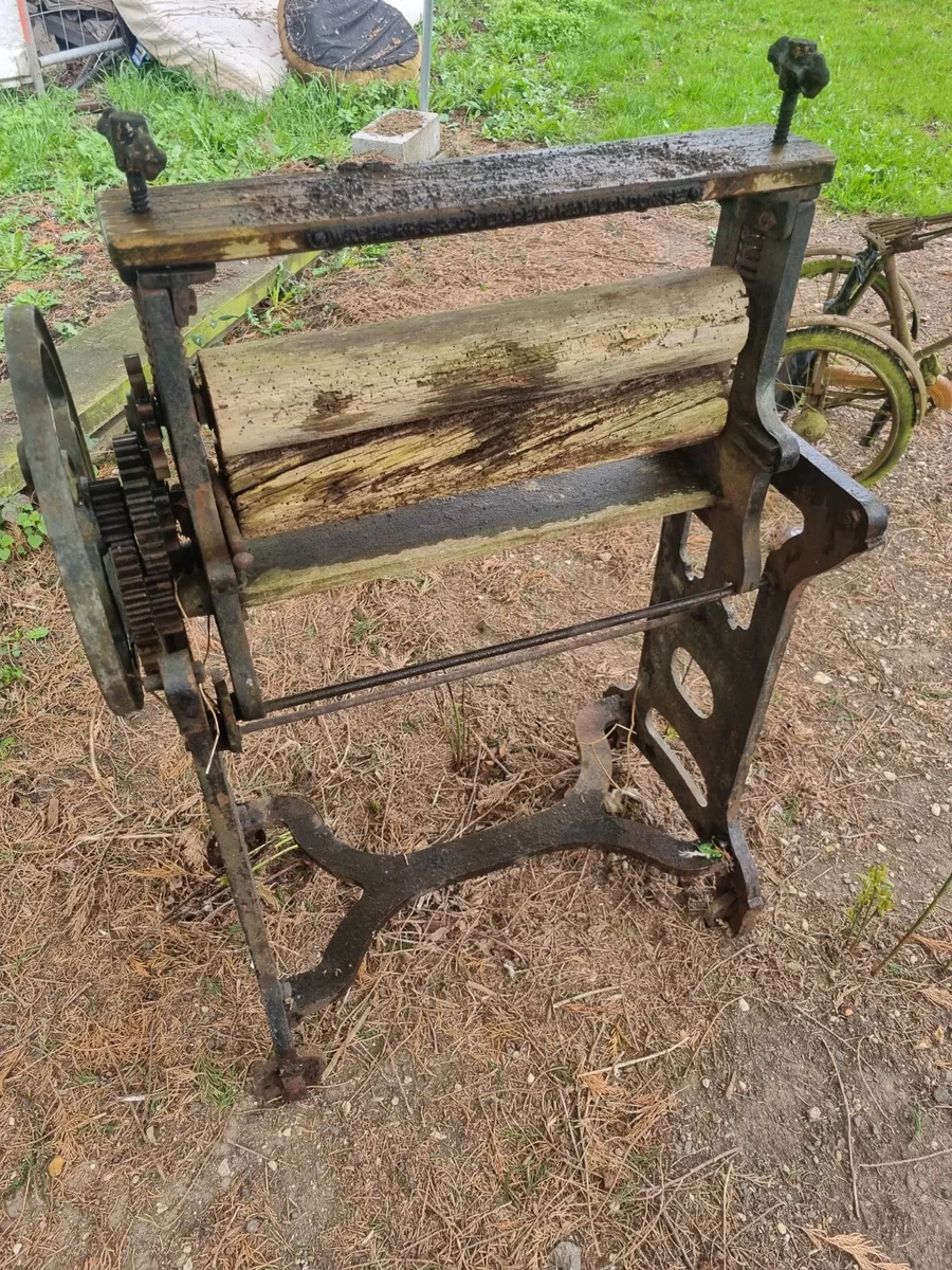 Vintage Harris London Iron Mangle Clothes Wringer Garden Feature