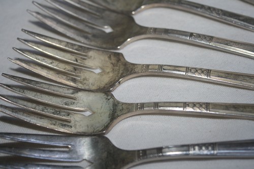 Wm A. ROGERS ONEIDA TRIPLE SILVER PLATED FLATWARE"CAPRI"(7) SALAD FORKS 6.5" - Imagen 3 de 3