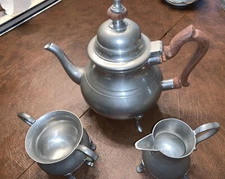 Vintage Williamsburg Restoration Stieff Pewter 3 Pc Tea Set Teapot Wooden Handle