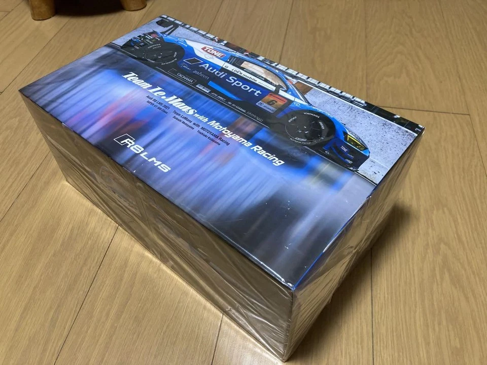 Spark Super Gt300 Audi R8 Le Mans 1/18 Scale Diecast Model Car Racing - Image 3 of 4